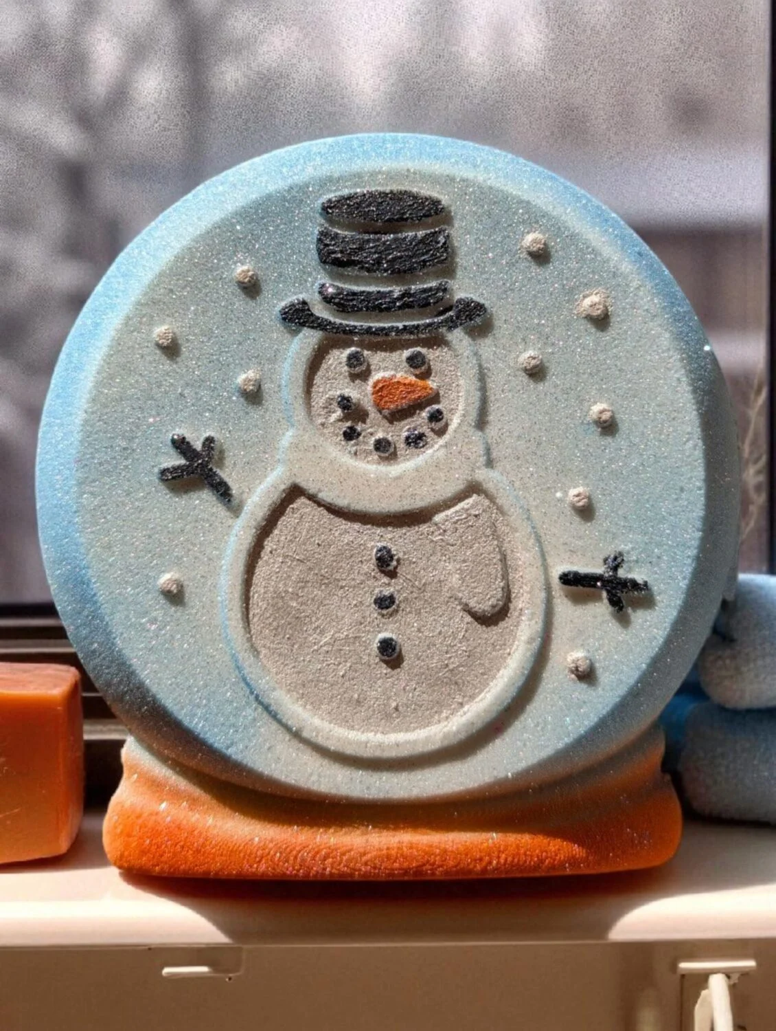 Snow Globe Bath Bomb | A Magical Festive Christmas Cookie Scent 2 Snow Globe Bath Bomb | A Magical Festive Christmas Cookie Scent - Image 2