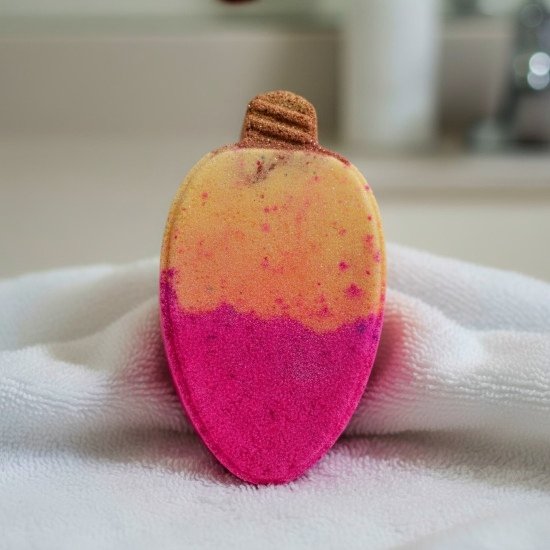 #1 Christmas Light Bath Bomb| A festively delightful Christmas Cookie Scent 1 Christmas Light Bath Bomb